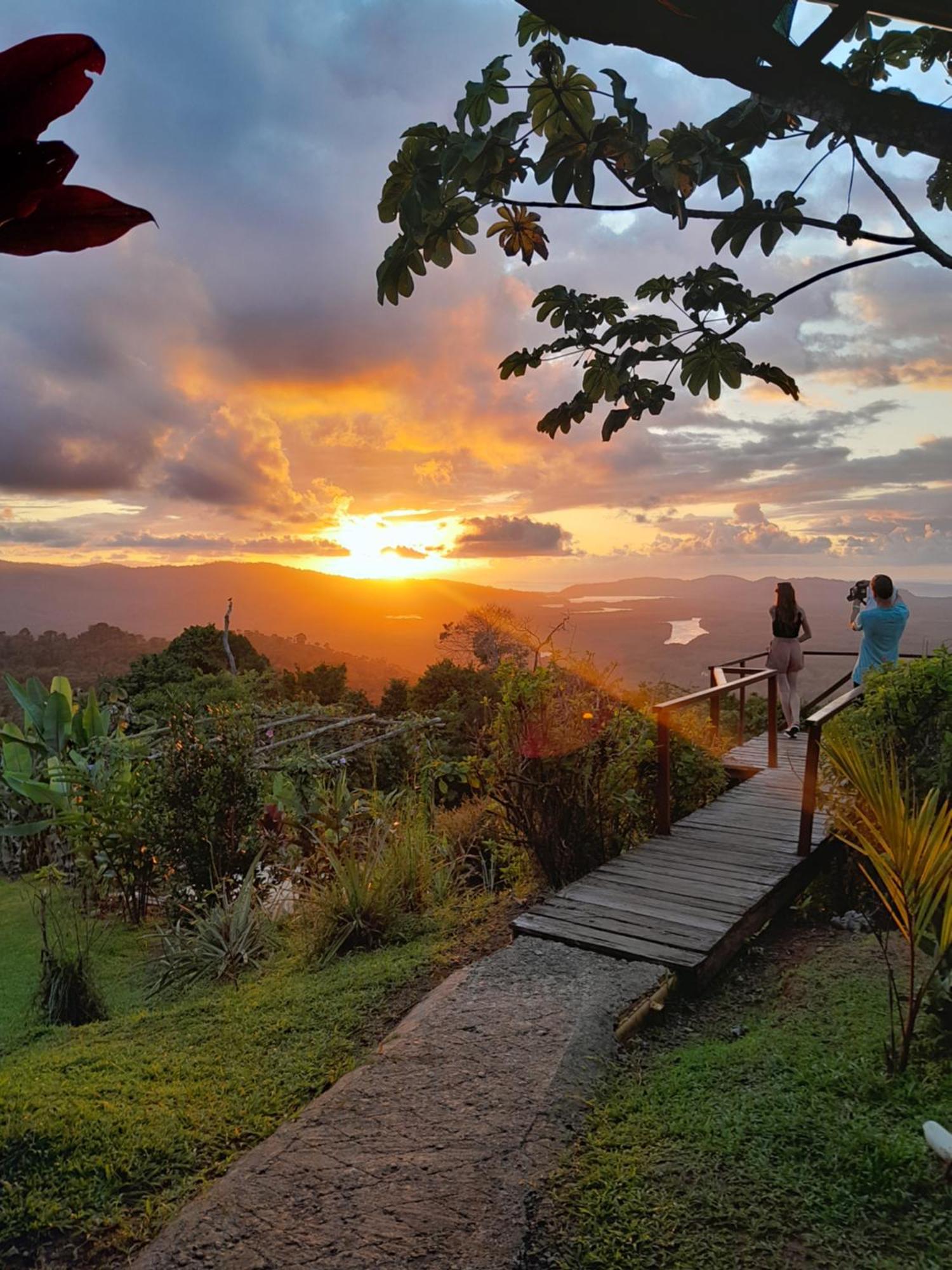 Finca La Puesta Del Sol - Miramar De Sierpe Bagian luar foto
